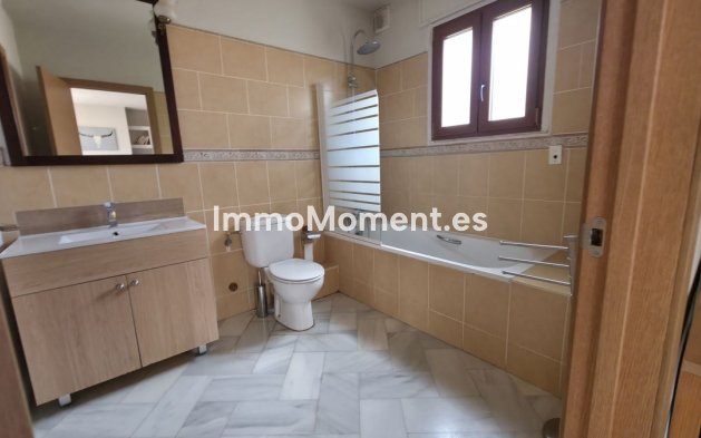 Resale - Villa - Estepona - Atalaya