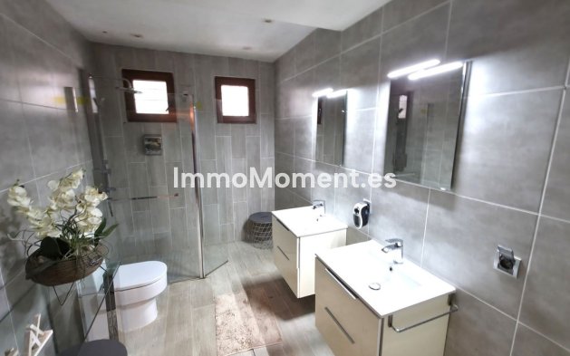 Resale - Villa - Estepona - Atalaya