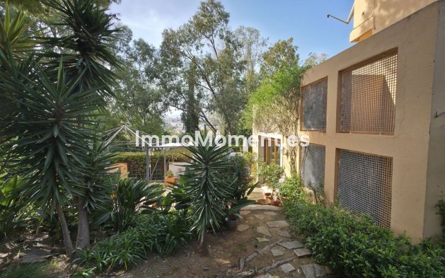 Resale - Villa - Estepona - Atalaya