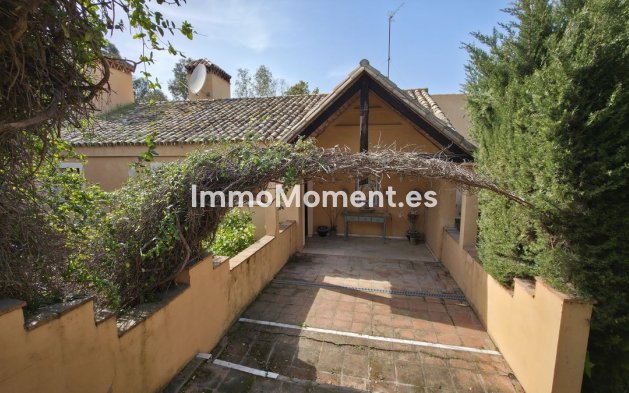 Resale - Villa - Estepona - Atalaya