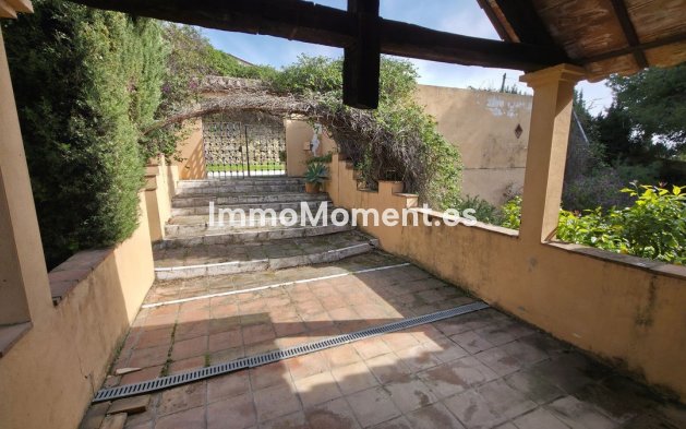 Resale - Villa - Estepona - Atalaya