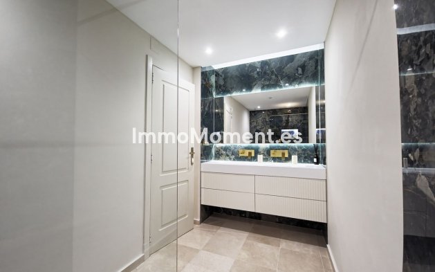 Resale - Apartment - Benahavís - Benahavís Centro