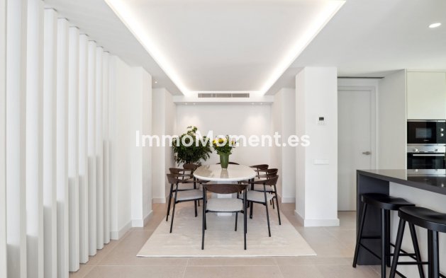 Resale - Villa - Marbella - Nueva Andalucía