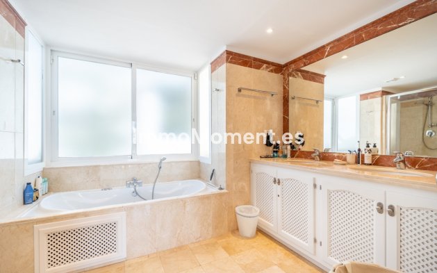 Wiederverkauf - Villa -   Inländisch - Istán