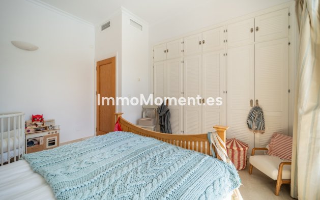 Wiederverkauf - Villa -   Inländisch - Istán