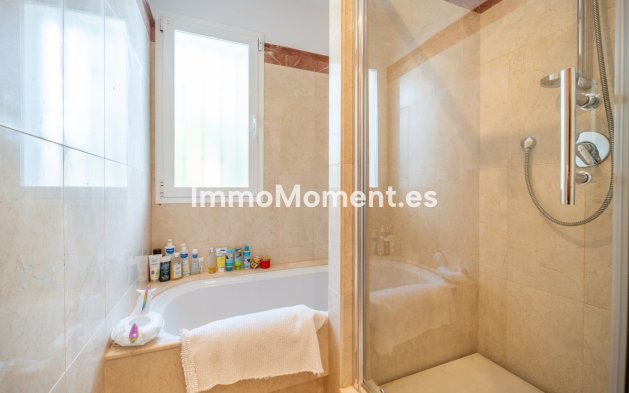 Wiederverkauf - Villa -   Inländisch - Istán