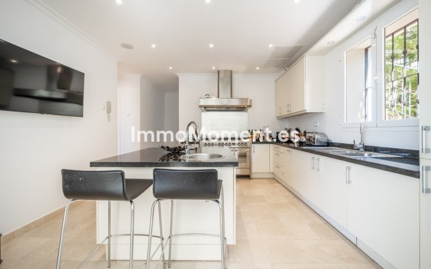 Wiederverkauf - Villa -   Inländisch - Istán