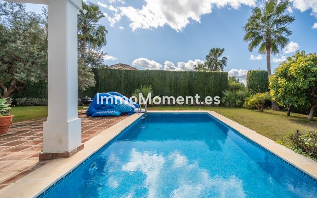 Wiederverkauf - Villa -   Inländisch - Istán