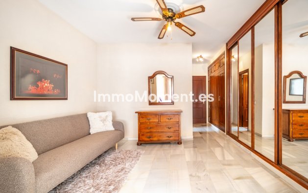 Wiederverkauf - Villa - Marbella - El Rosario