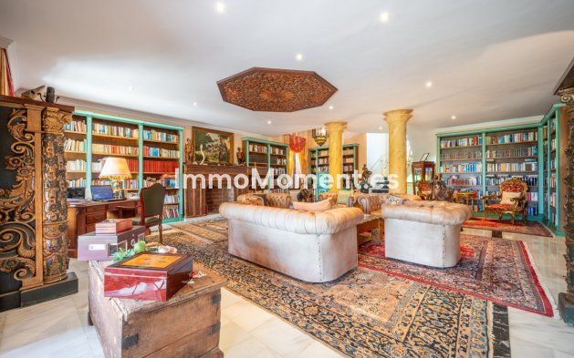 Resale - Villa - Estepona - Estepona Centro