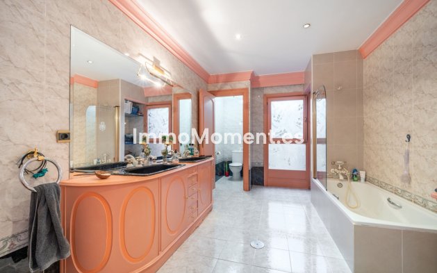 Resale - Villa - Estepona - Estepona Centro