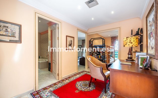 Resale - Villa - Estepona - Estepona Centro