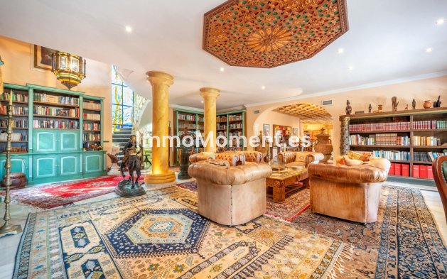 Resale - Villa - Estepona - Estepona Centro