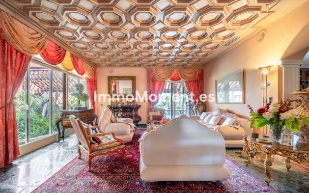 Resale - Villa - Estepona - Estepona Centro