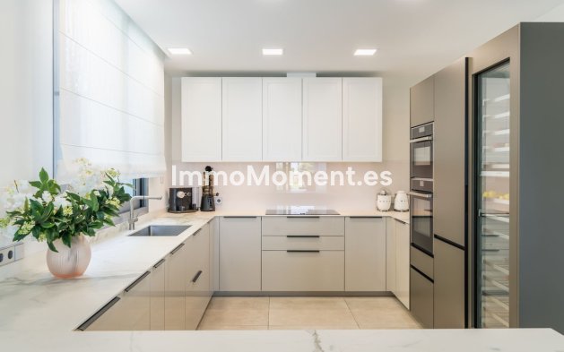 Resale - Villa - Marbella - Santa Clara