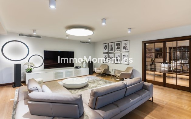 Resale - Villa - Marbella - Santa Clara