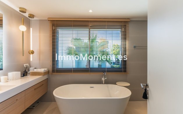 Resale - Villa - Marbella - Santa Clara