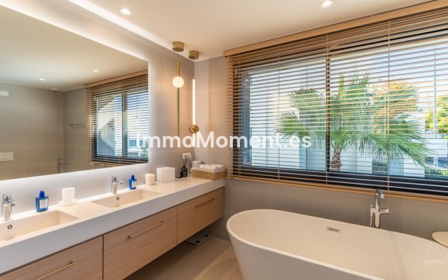 Resale - Villa - Marbella - Santa Clara