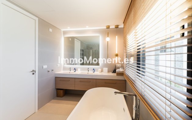 Resale - Villa - Marbella - Santa Clara