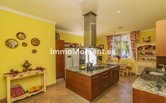 Wiederverkauf - Villa - Estepona  - Estepona Centro