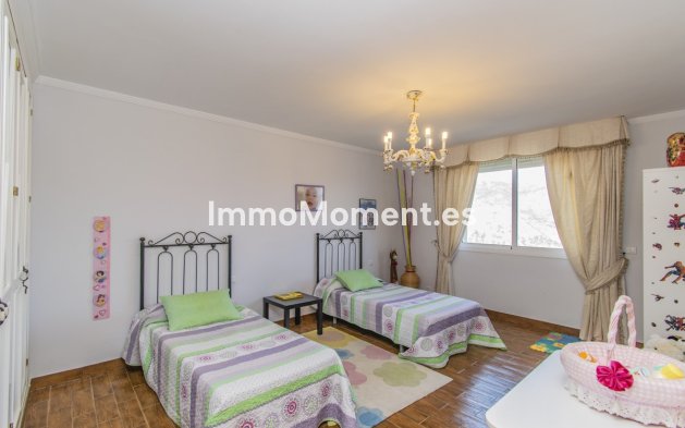 Wiederverkauf - Villa - Estepona  - Estepona Centro