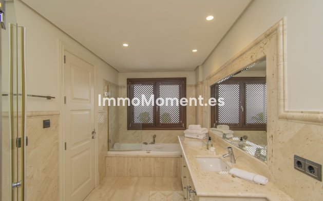 Resale - Apartment - Estepona - Estepona Centro