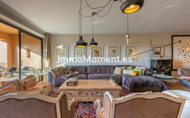 Resale - Apartment - Estepona - Atalaya