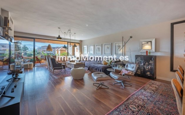 Resale - Apartment - Estepona - Atalaya