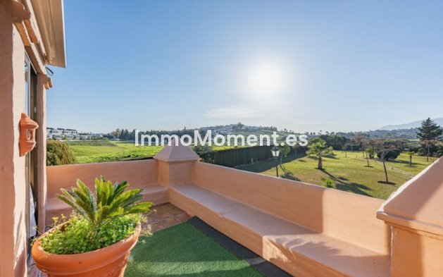 Resale - Apartment - Estepona - Atalaya