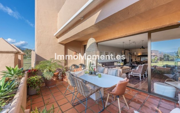 Resale - Apartment - Estepona - Atalaya