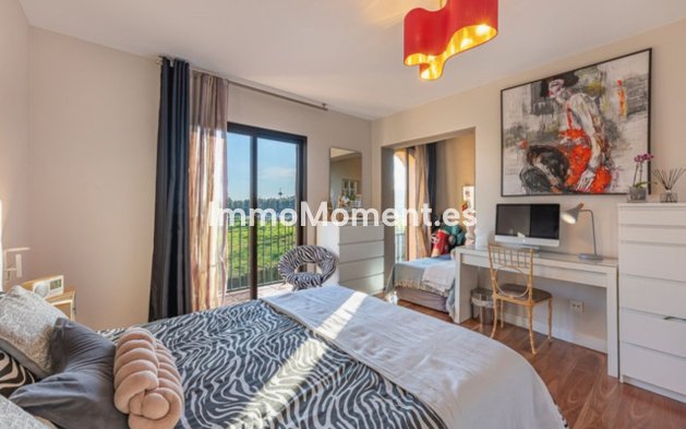 Resale - Apartment - Estepona - Atalaya