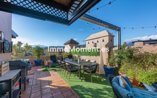 Resale - Apartment - Estepona - Atalaya