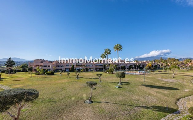 Resale - Apartment - Estepona - Atalaya