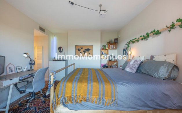 Resale - Apartment - Estepona - Atalaya