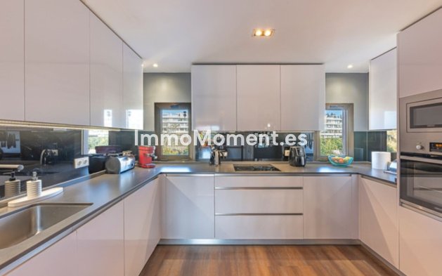 Resale - Apartment - Estepona - Atalaya