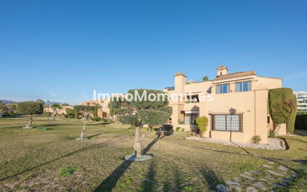 Resale - Apartment - Estepona - Atalaya