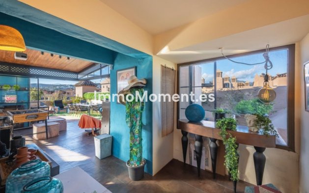 Resale - Apartment - Estepona - Atalaya