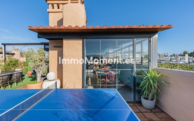 Resale - Apartment - Estepona - Atalaya
