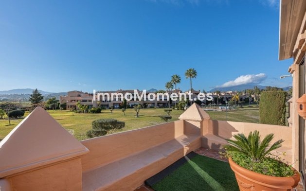 Resale - Apartment - Estepona - Atalaya