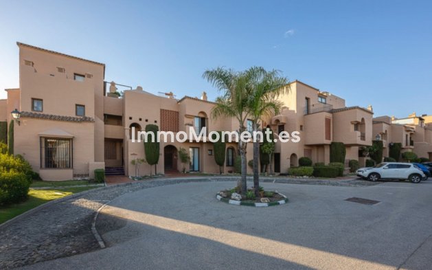 Resale - Apartment - Estepona - Atalaya
