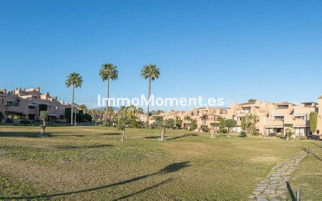 Resale - Apartment - Estepona - Atalaya