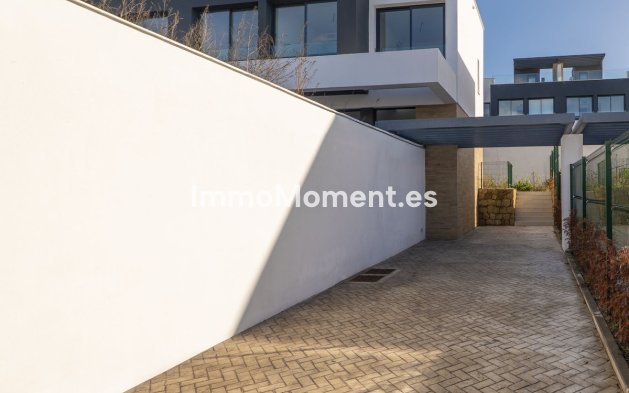 Resale - Villa - Estepona - Atalaya