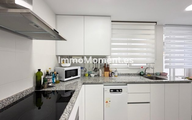 Resale - Apartment - Torrevieja - Torrevieja Centro