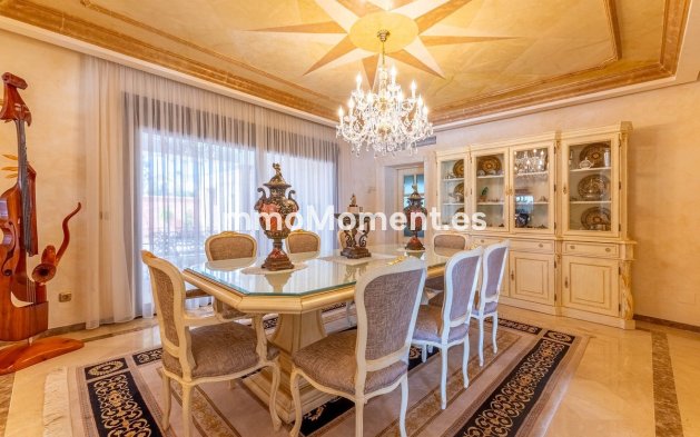 Wiederverkauf - Villa - Marbella - Los Monteros