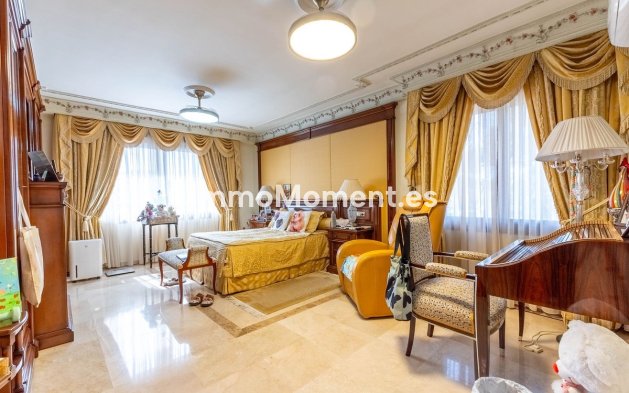 Wiederverkauf - Villa - Marbella - Los Monteros