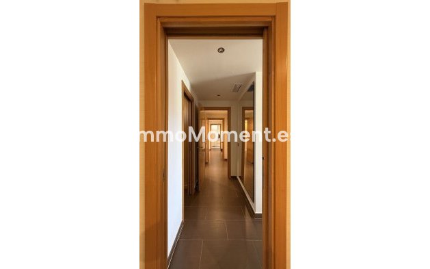 Resale - Apartment - Estepona - Selwo