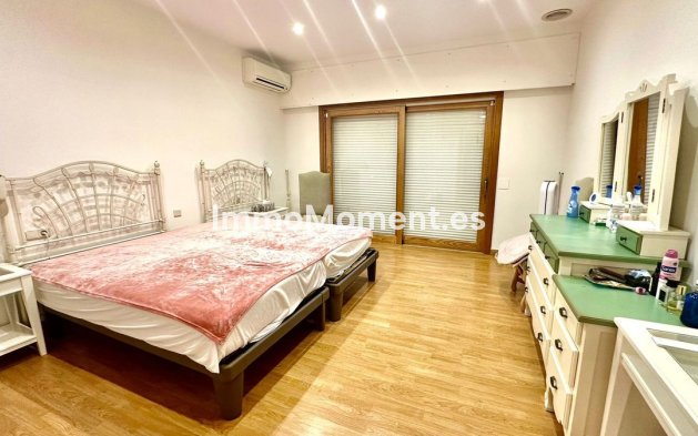 Wiederverkauf - Villa - Marbella - Nueva Andalucía