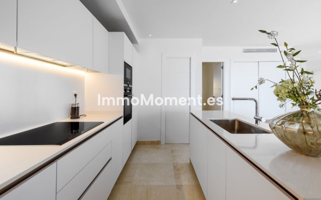 Resale - Apartment - Marbella - Nueva Andalucía