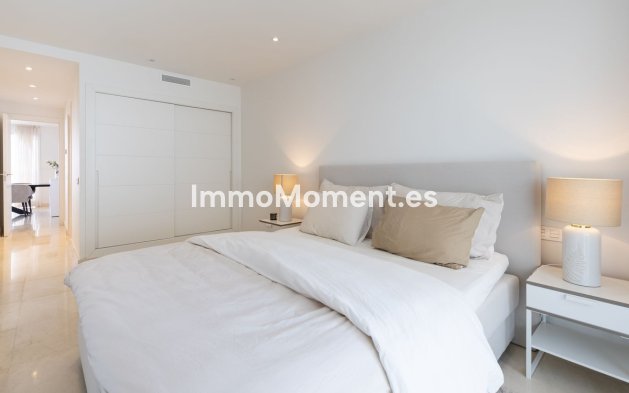 Resale - Apartment - Marbella - Nueva Andalucía