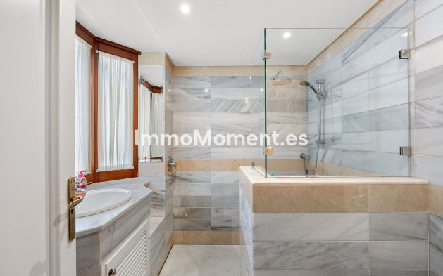 Wiederverkauf - Villa - Marbella - Nueva Andalucía